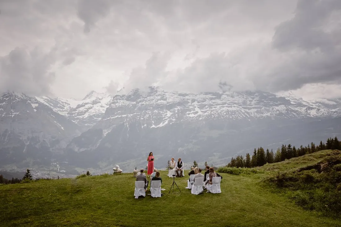 Microwedding auf einer Bergwiese oberhalb von Grindelwald
